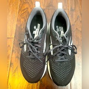 Brooks Revel 4 sz 9